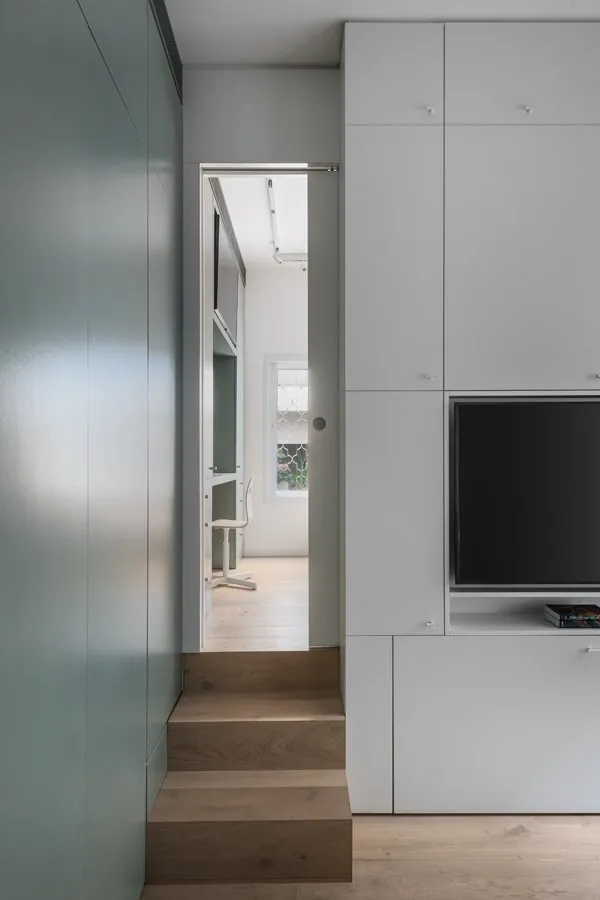 מעבר לחדרים, Apartment Project